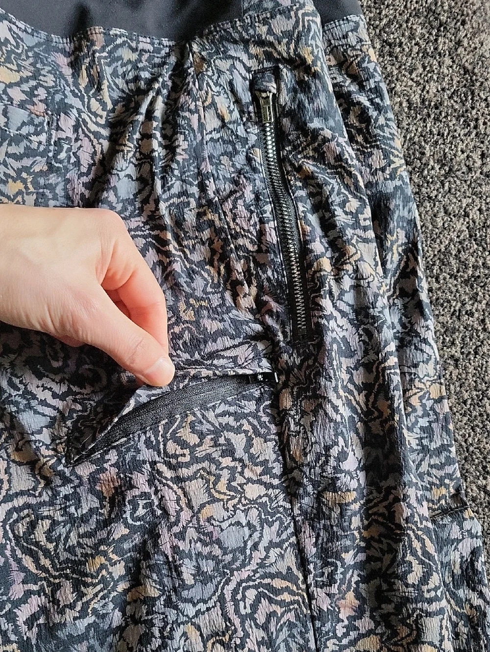 Athleta Trekkie North Jogger Pants Kinetic Abstract Size 6 - Picture 10 of 10